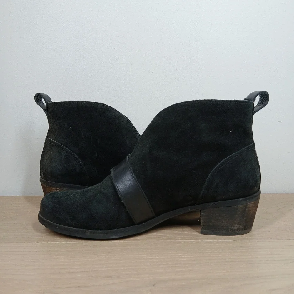 UGG Ankle Boots Womens 8.5 Black Suede Buckle Western Boho Moto Block Heel